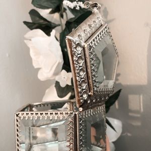 Silver (small) jewelry box.